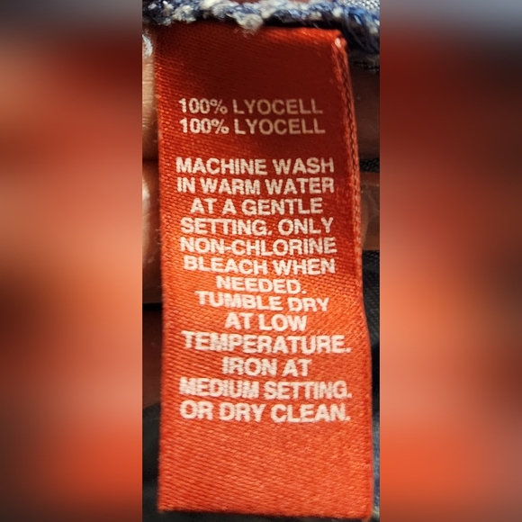 SAKS FIFTH AVENUE Pretty Printed Blue Chambray Short Sleeve Top EUC - Picture 6 of 6